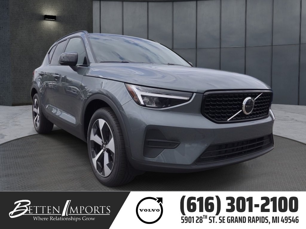 2026 Volvo XC40 B5 Core SUV
