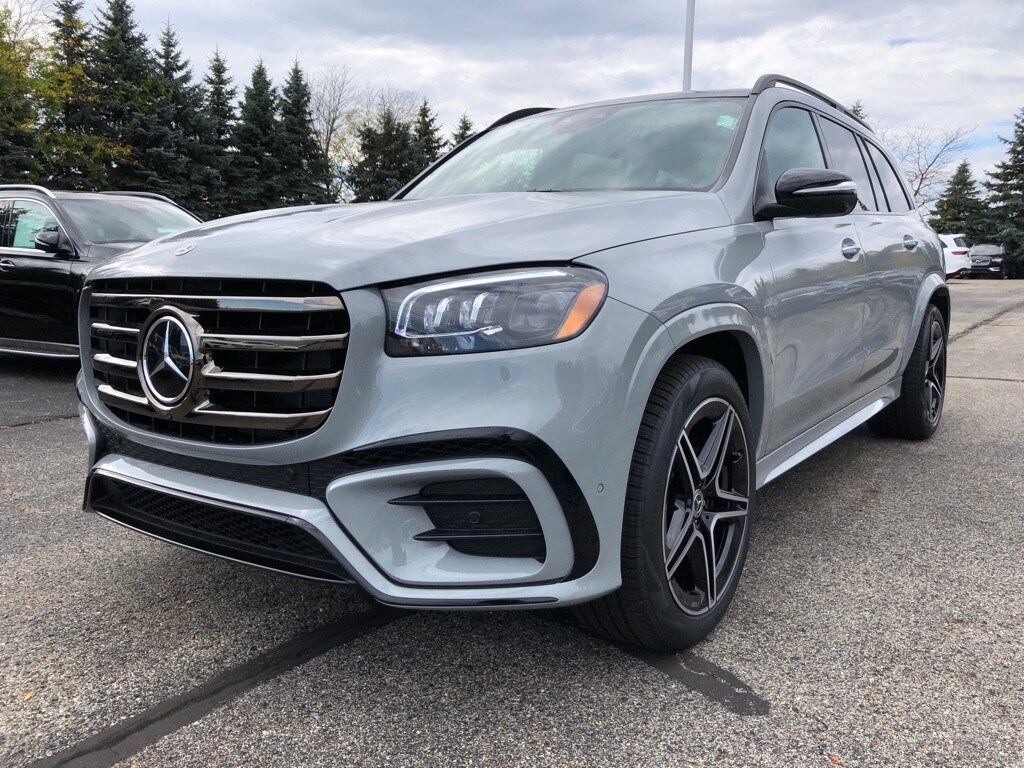 2026 Mercedes Benz GLS 450 4MATIC photo 3