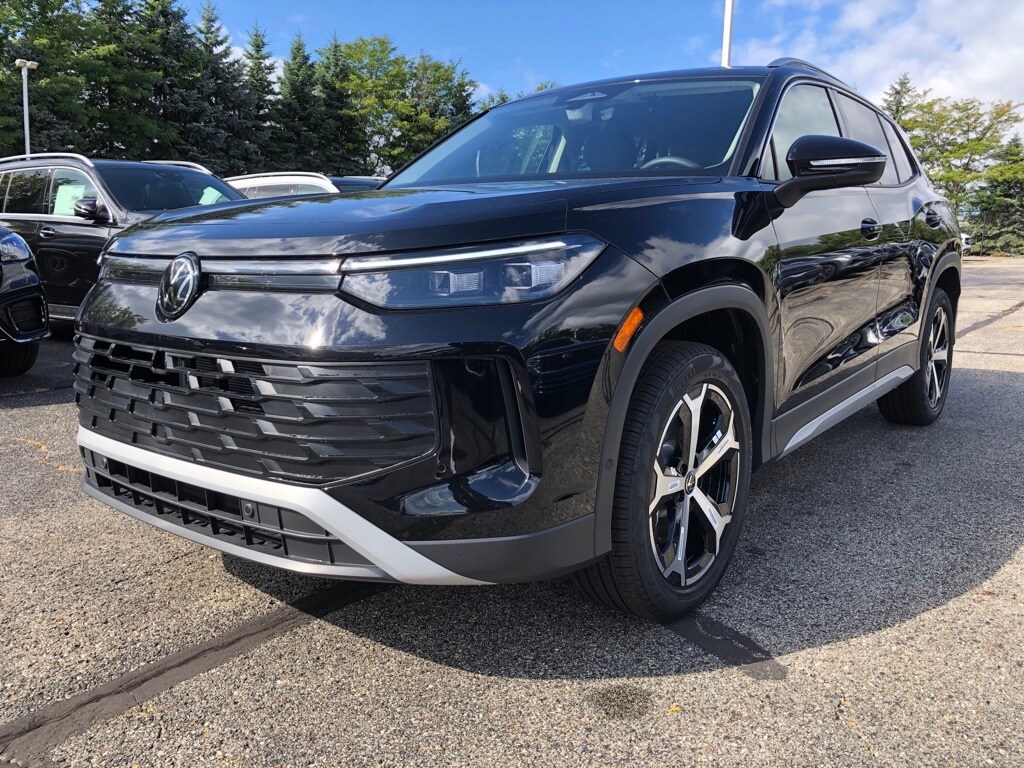 2025 Volkswagen Tiguan SE photo 2