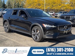 2025 Volvo V60 Cross Country B5 Plus Wagon