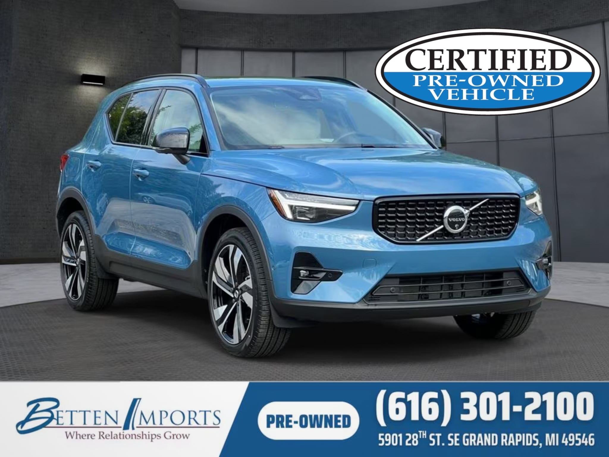 2025 Volvo XC40 SUV 