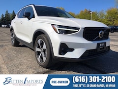 2023 Volvo XC40 B5 AWD Plus Dark SUV