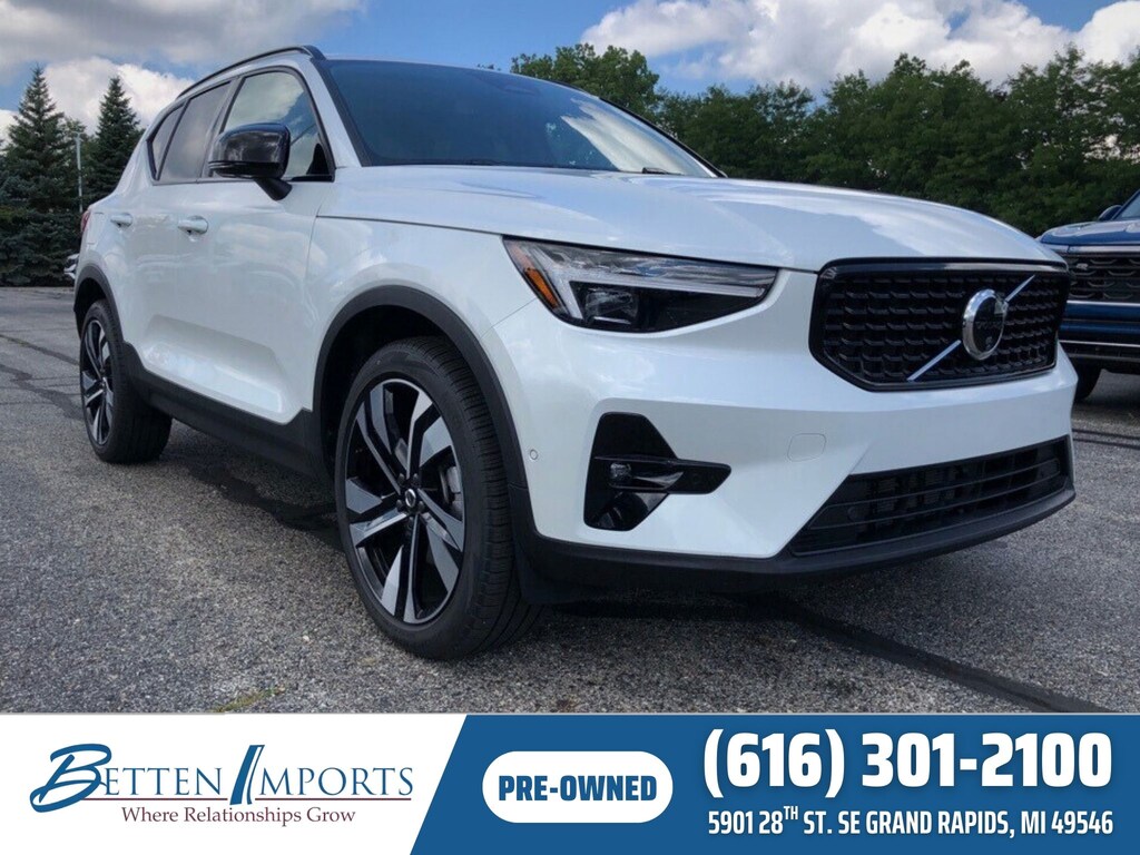 Used 2025 Volvo XC40 B5 Plus Dark Theme SUV