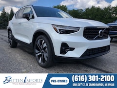 2025 Volvo XC40 B5 Plus Dark Theme SUV