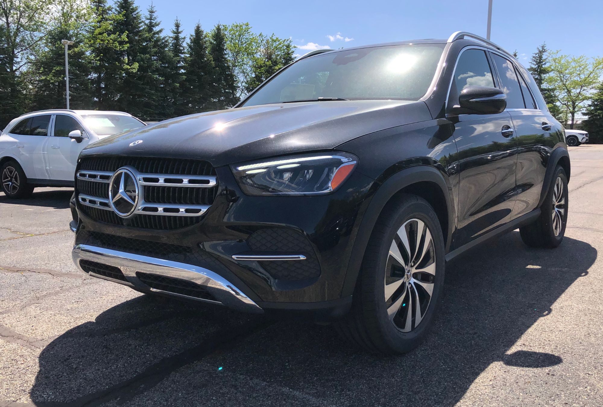 2025 Mercedes Benz GLE 450 4MATIC photo 3