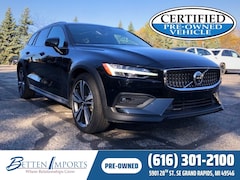 2025 Volvo V60 Cross Country B5 Plus Wagon