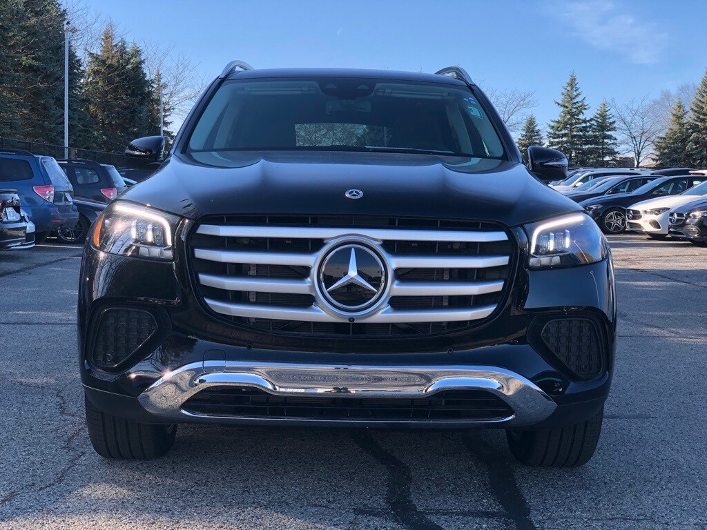 2026 Mercedes Benz GLS 450 4MATIC photo 2