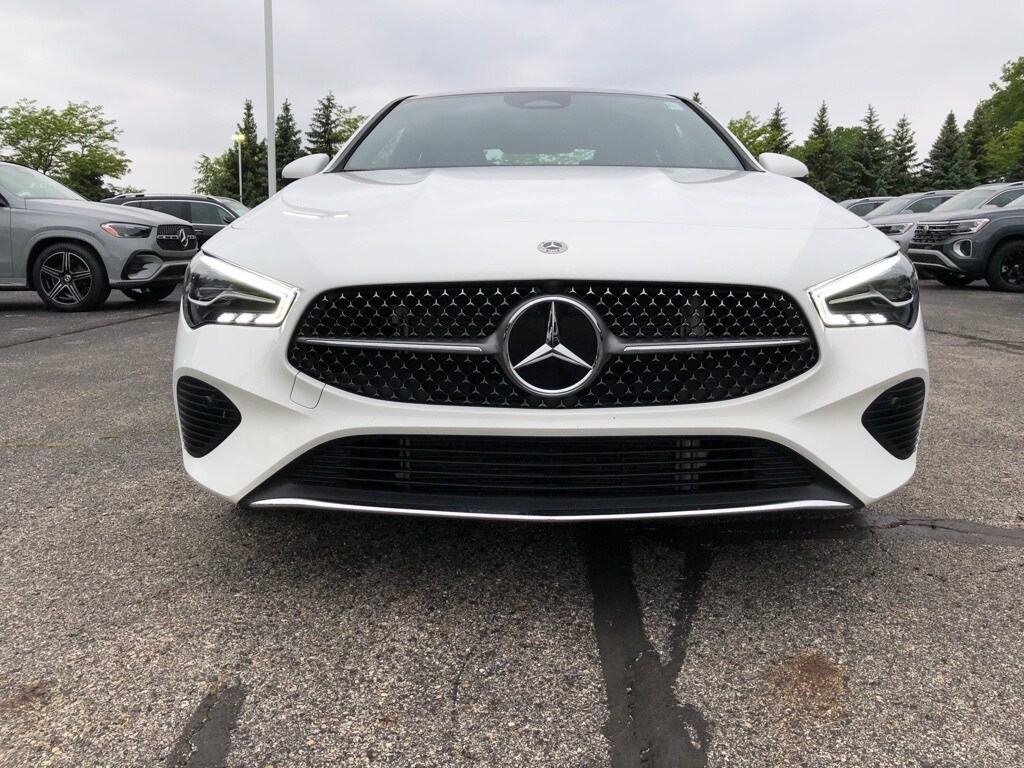 2025 Mercedes Benz CLA 250 4MATIC photo 2