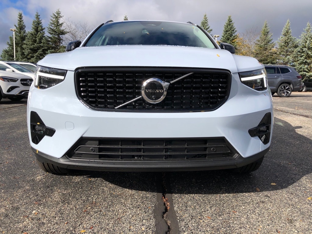 New 2026 Volvo XC40 B5 Plus SUV