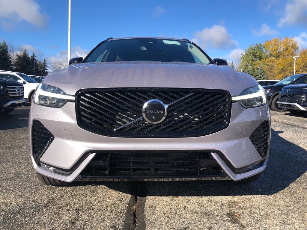 2026 Volvo XC60 B5 photo 2