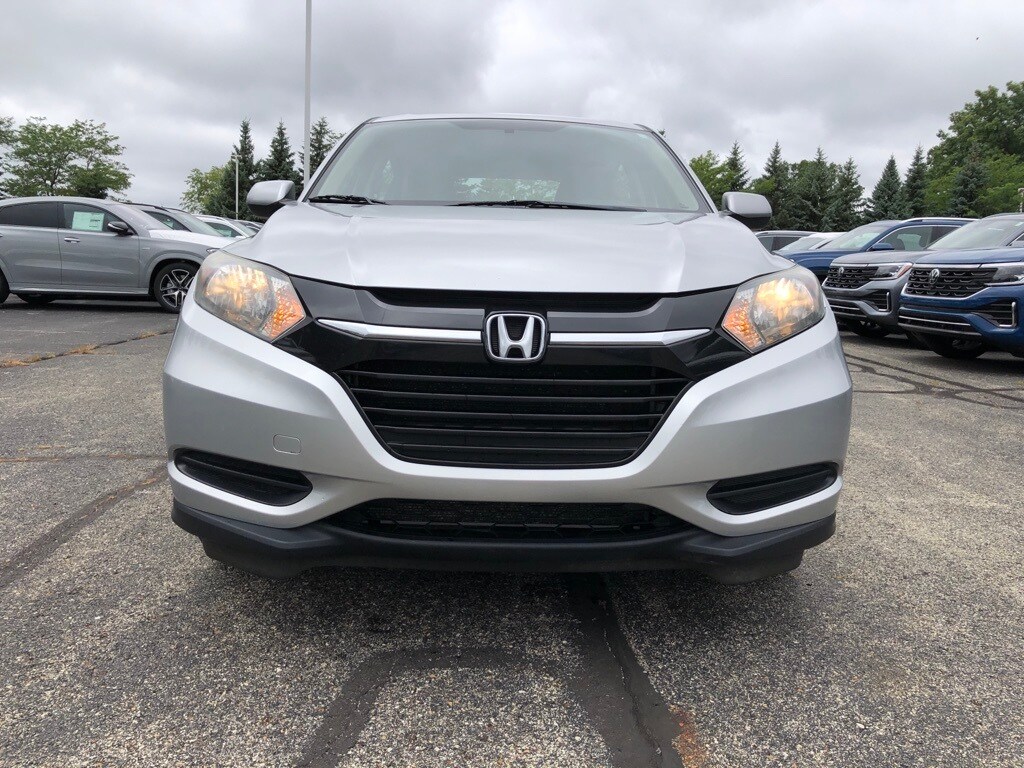 2016 Honda HR-V LX photo 2