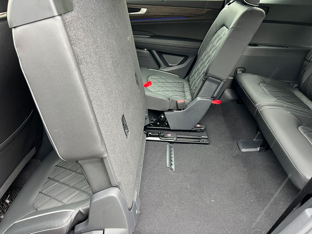 2025 Volkswagen Atlas SEL Premium R-Line - Photo 40