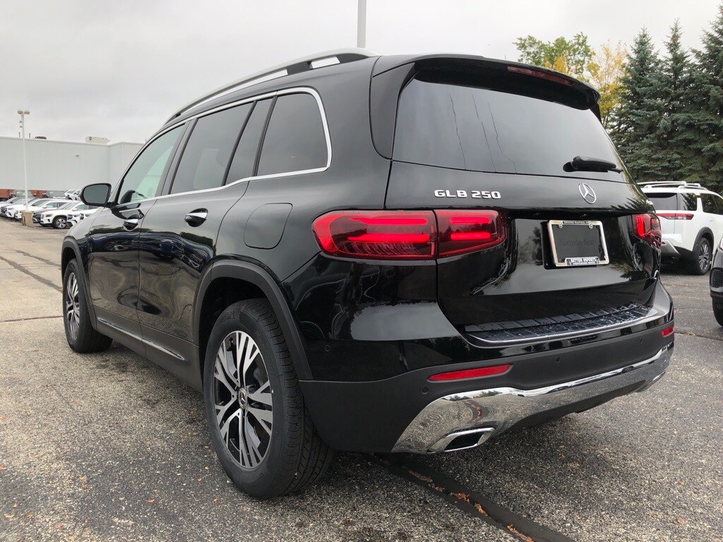 2025 Mercedes Benz GLB 250 4MATIC photo 4