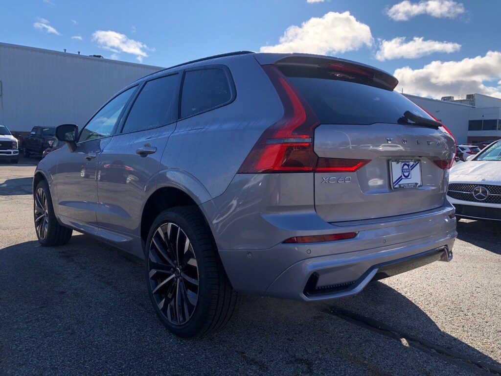 2026 Volvo XC60 B5 photo 4