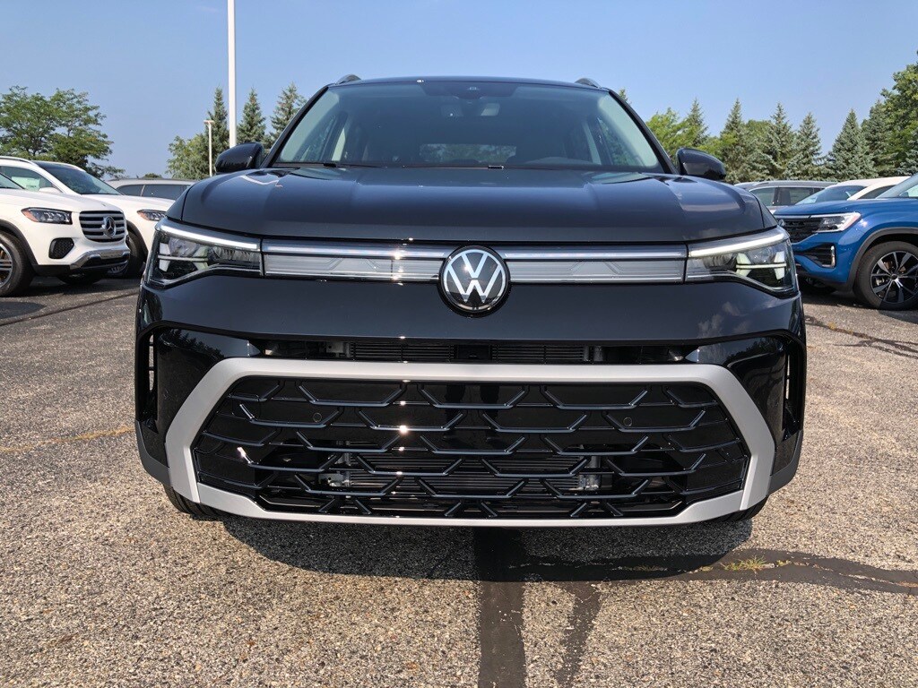 2025 Volkswagen Taos SEL photo 2