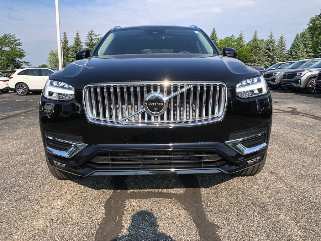 2025 Volvo XC90 Plus photo 2