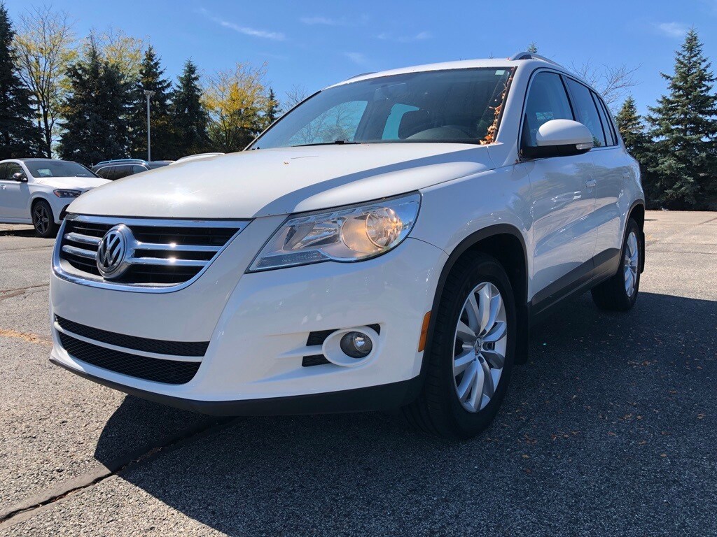 2011 Volkswagen Tiguan photo 2
