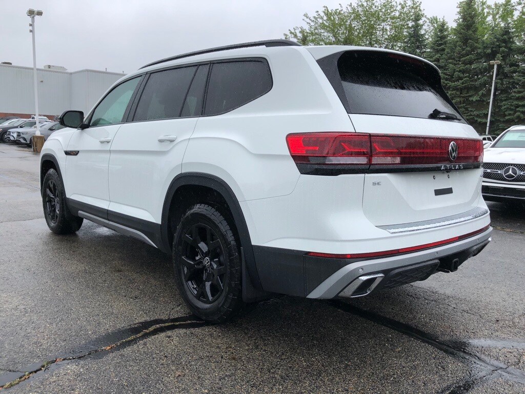 2025 Volkswagen Atlas Peak Edition SE photo 4