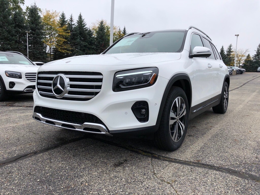2026 Mercedes Benz GLB 250 4MATIC photo 3