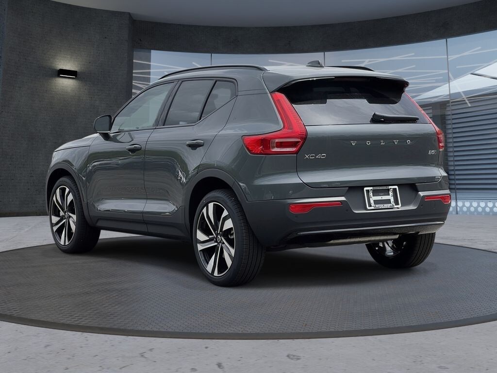 New 2026 Volvo XC40 B5 Ultra SUV
