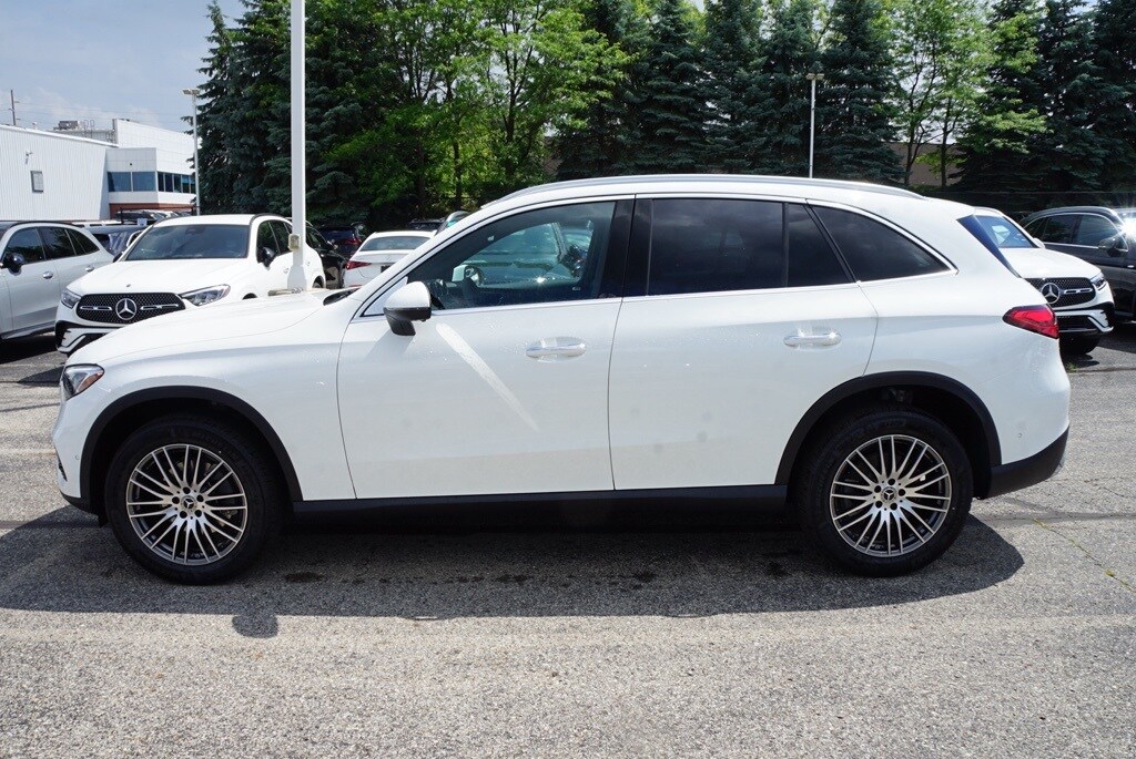 2025 Mercedes Benz GLC 300 4MATIC photo 4