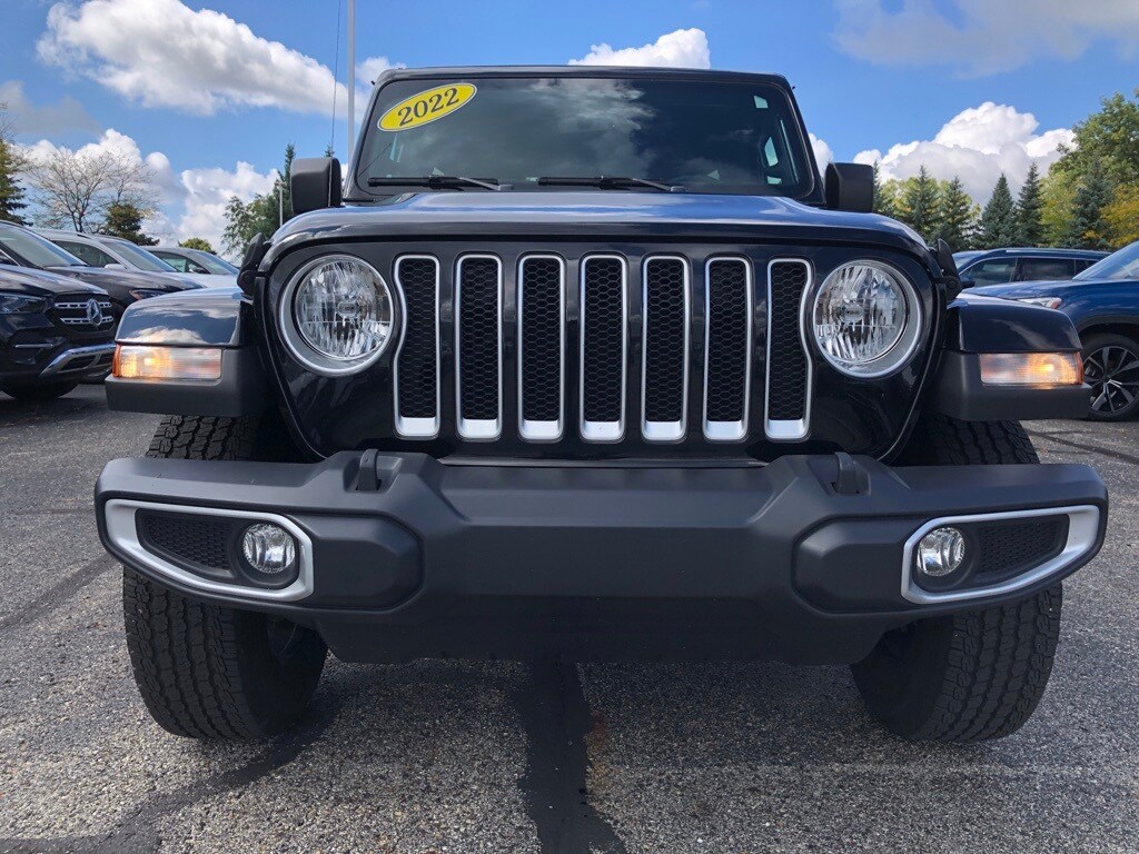2022 Jeep Wrangler Unlimited Sahara photo 2