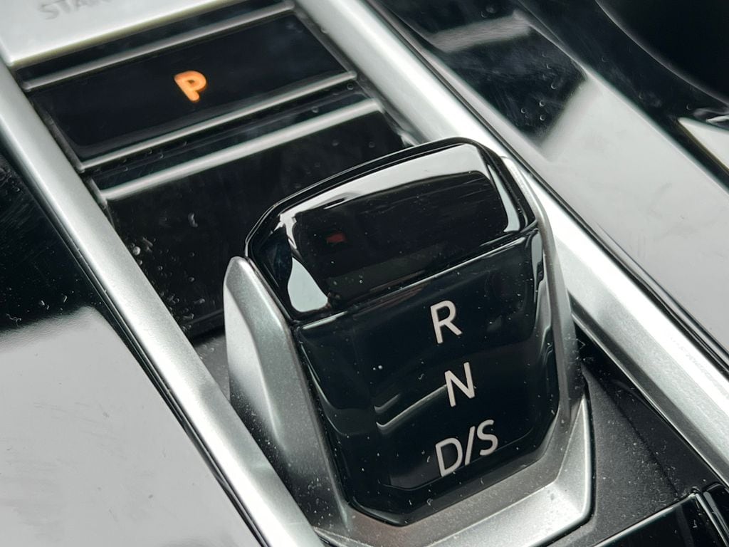 2025 Volkswagen Atlas SEL Premium R-Line - Photo 30