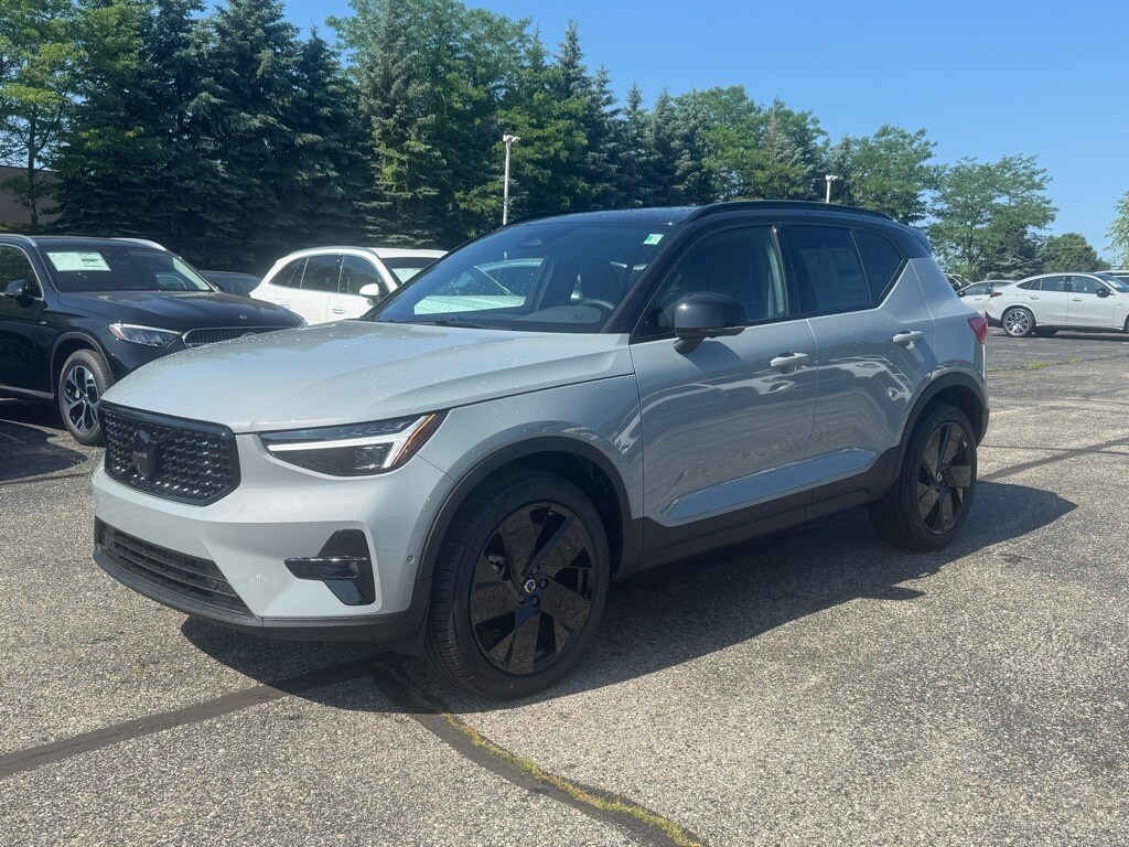 2026 Volvo XC40 photo 3