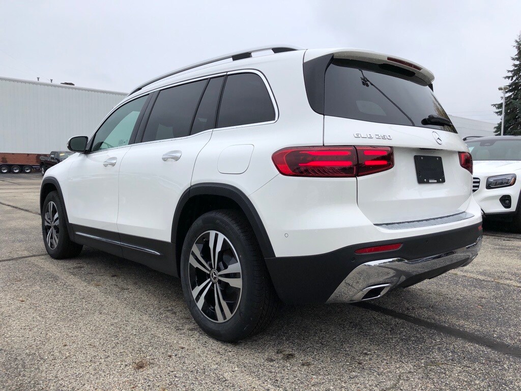 2026 Mercedes Benz GLB 250 4MATIC photo 4