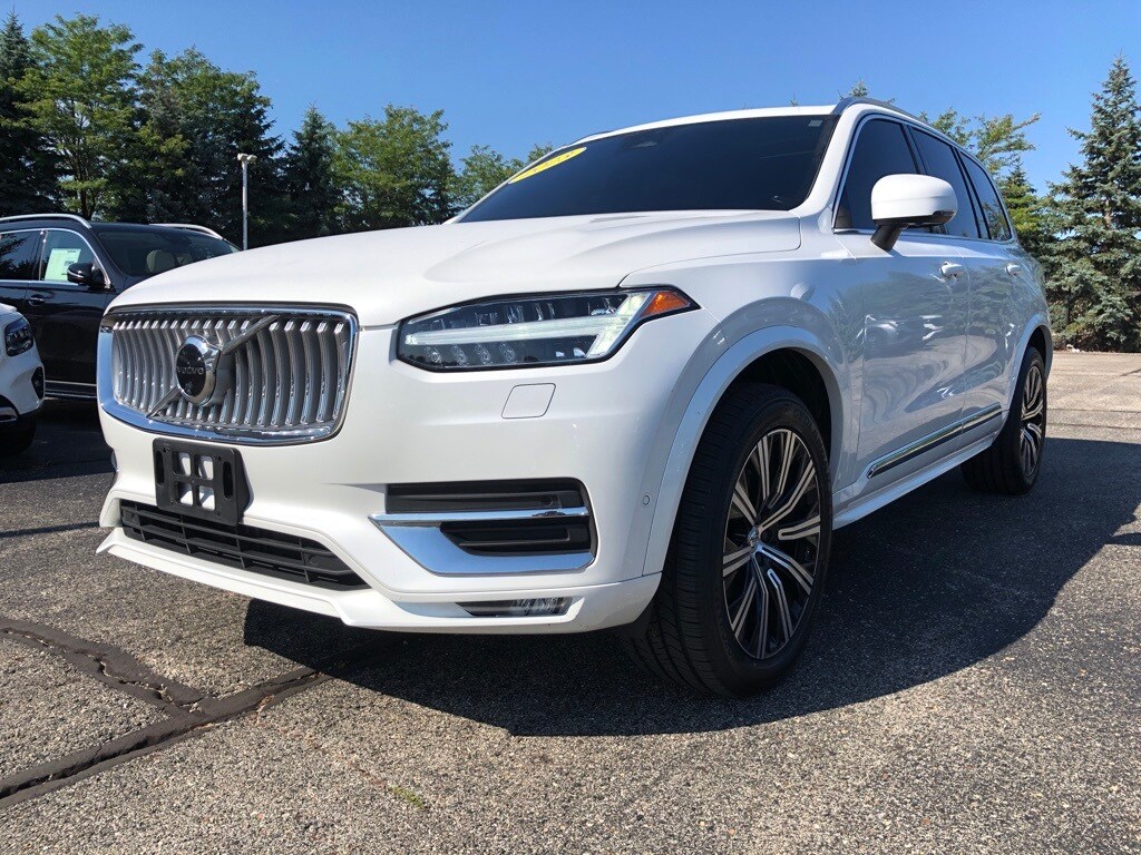 2023 Volvo XC90 AWD Plus photo 2