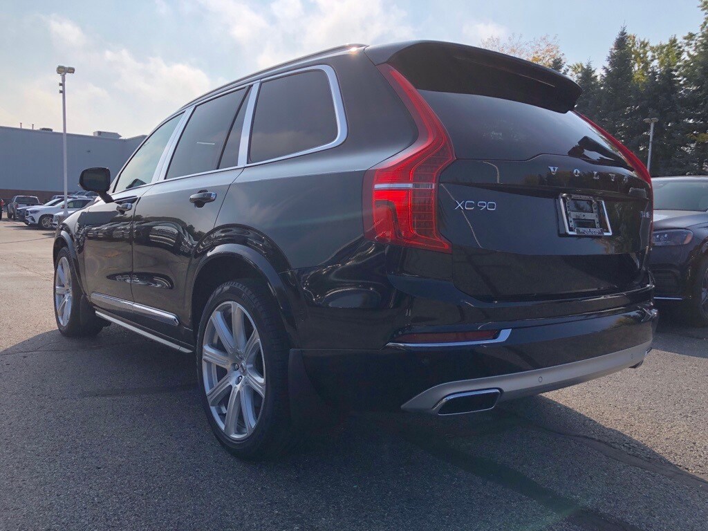 2017 Volvo XC90 T8 AWD Excellence photo 2