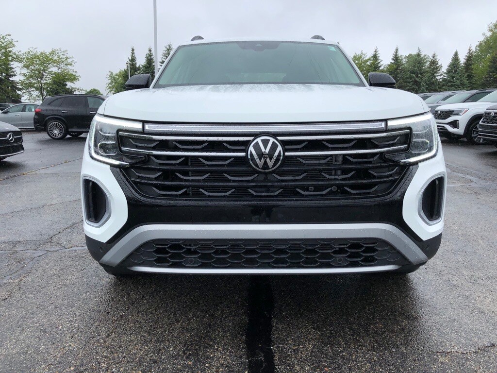 2025 Volkswagen Atlas Peak Edition SE photo 2
