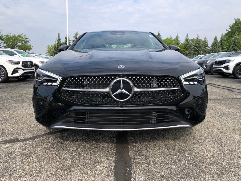 2025 Mercedes Benz CLA 250 4MATIC photo 2