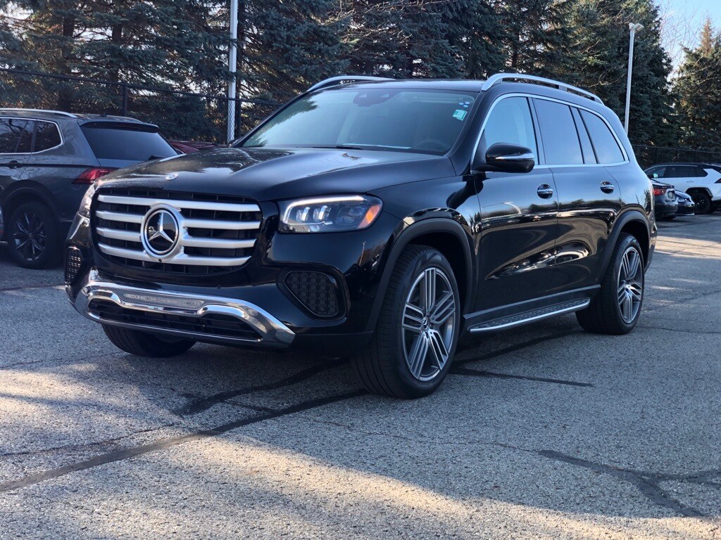 2026 Mercedes Benz GLS 450 4MATIC photo 3