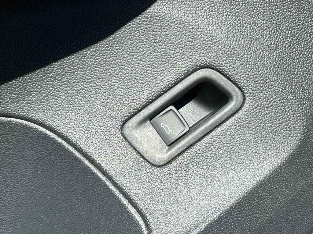2025 Volkswagen Atlas Cross Sport SEL - Photo 17