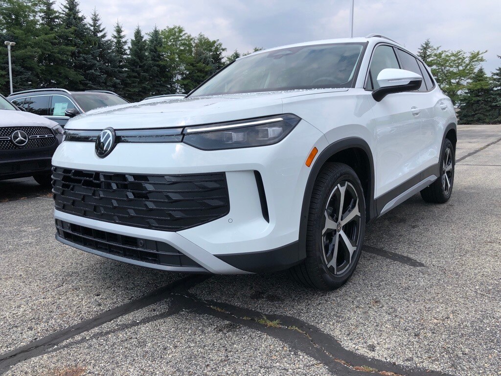 2025 Volkswagen Tiguan SE photo 3