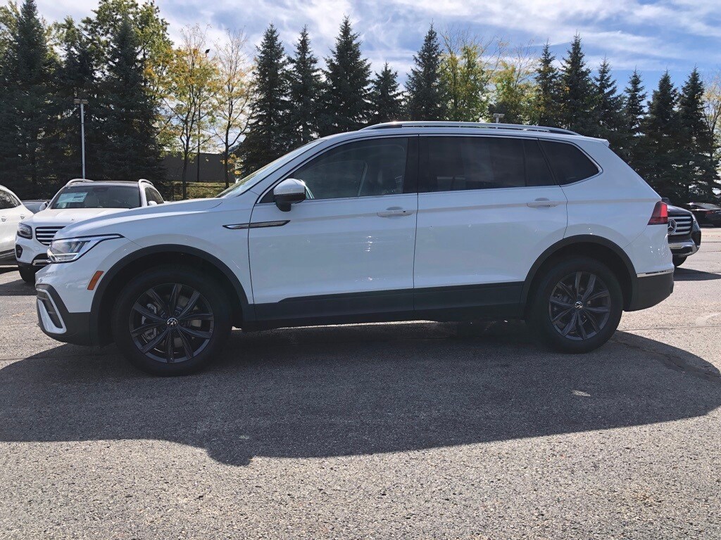 2024 Volkswagen Tiguan SE Wolfsburg Edition photo 3