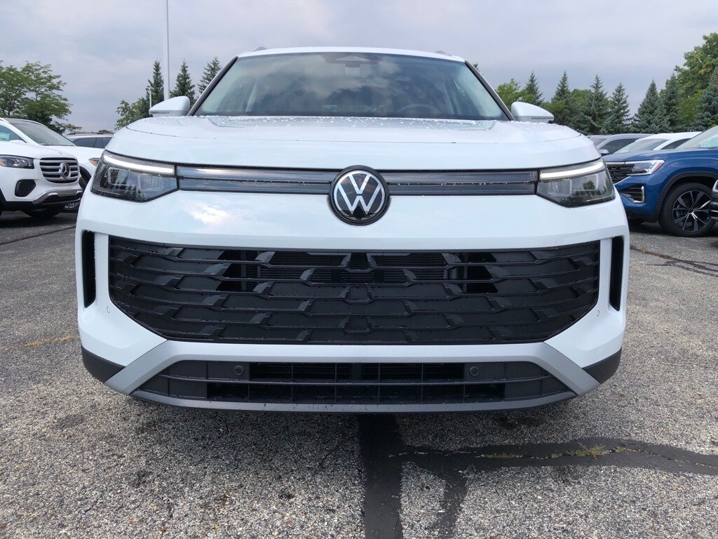 2025 Volkswagen Tiguan SE photo 2