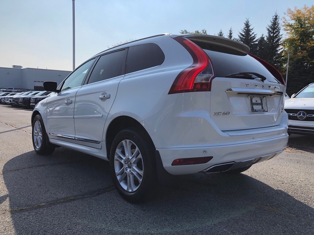 2015 Volvo XC60 T5 Platinum photo 2