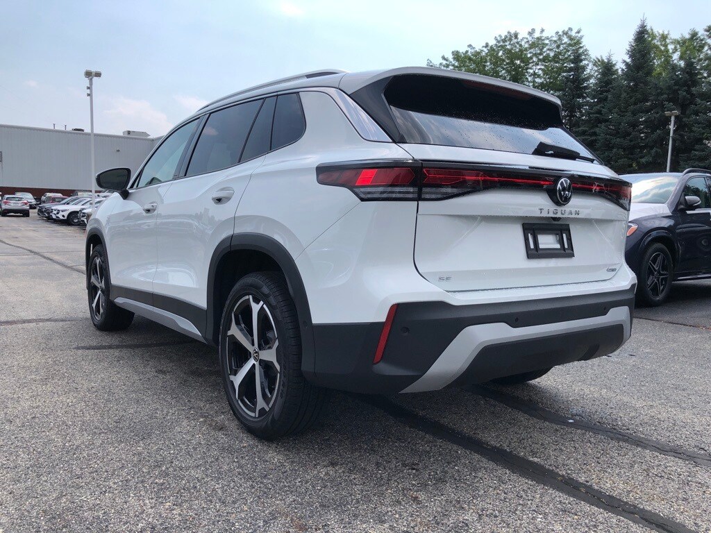 2025 Volkswagen Tiguan SE photo 4