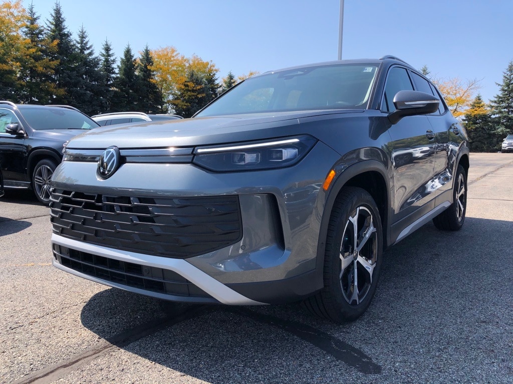 New 2025 Volkswagen Tiguan 2.0T SE SUV