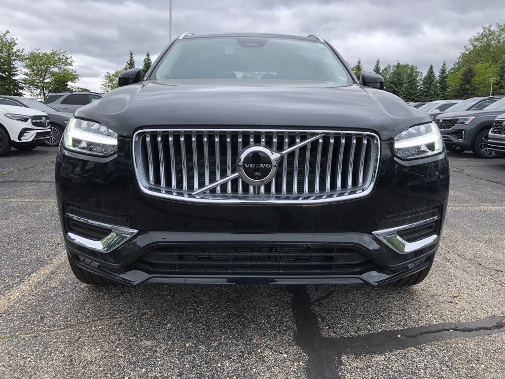 2025 Volvo XC90 Plus photo 2