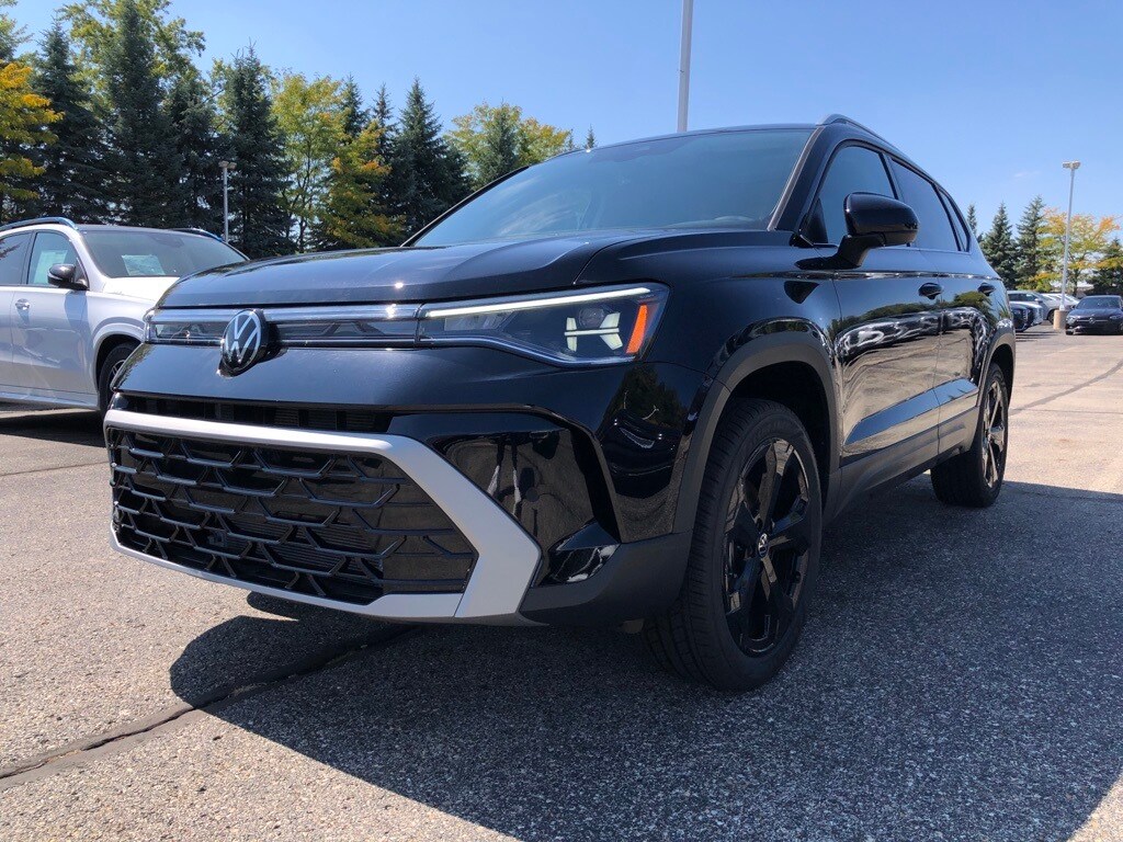 2025 Volkswagen Taos SEL photo 2