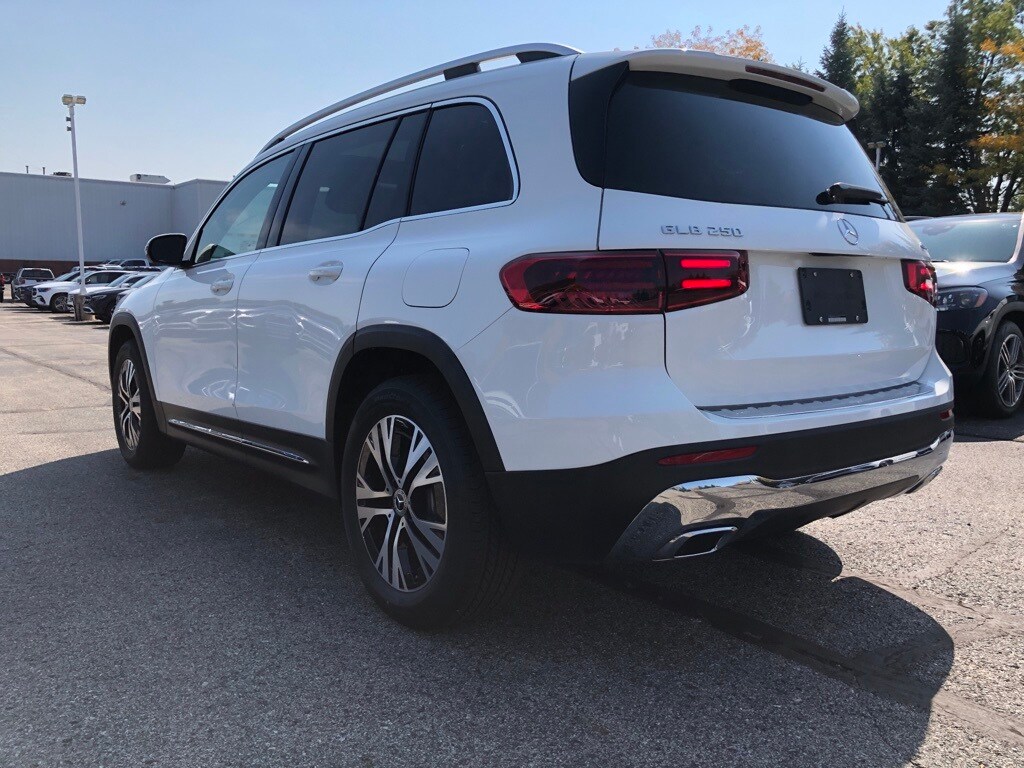 2026 Mercedes Benz GLB 250 4MATIC photo 4