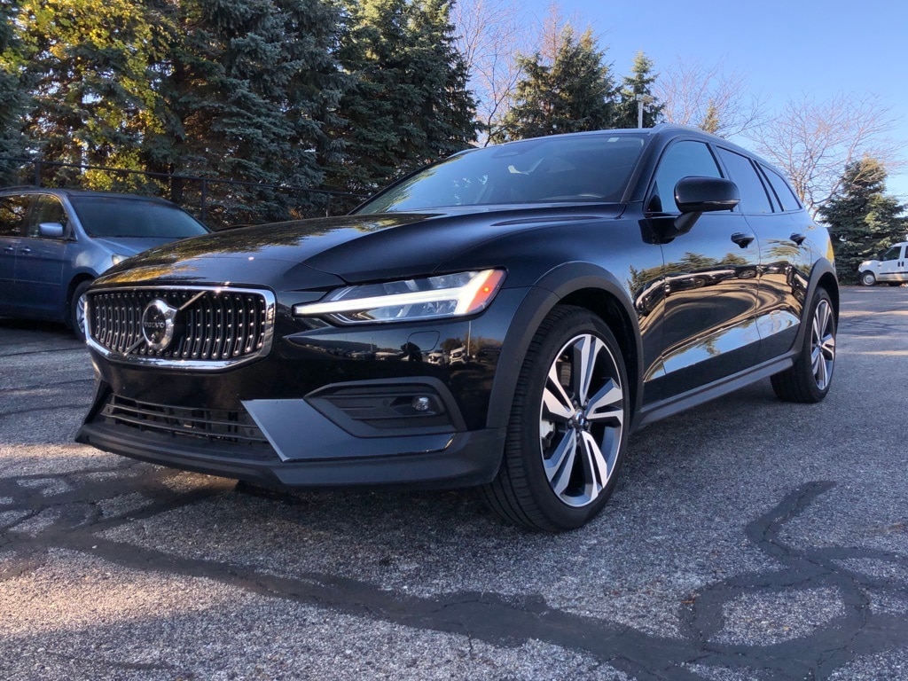 Certified 2025 Volvo V60 Cross Country B5 Plus Wagon