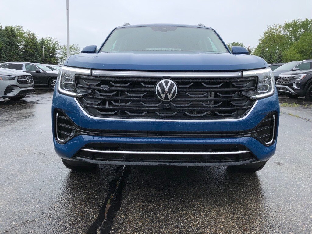 2025 Volkswagen Atlas SEL Premium R-Line photo 2