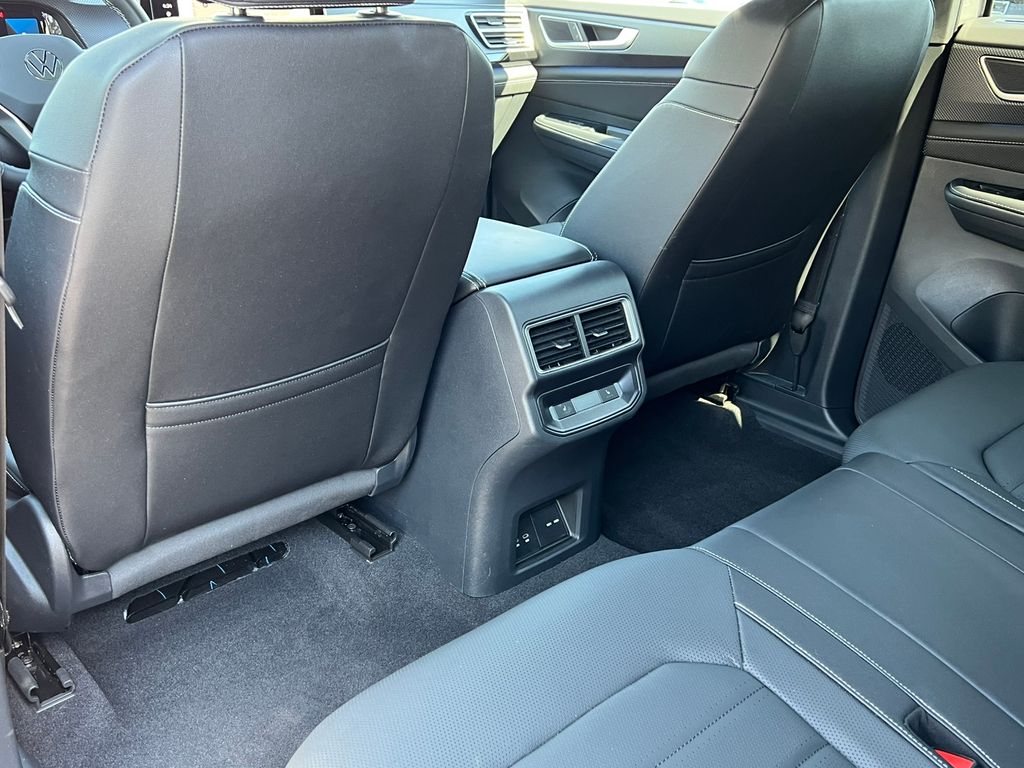 2025 Volkswagen Atlas Cross Sport SEL - Photo 38