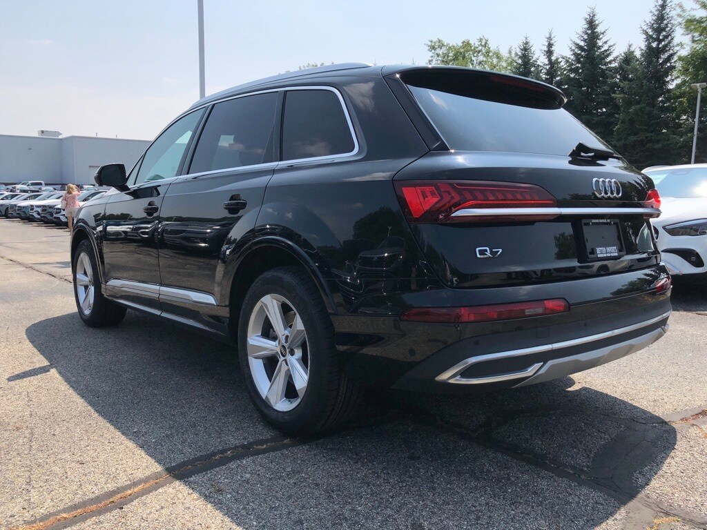 2023 Audi Q7 45 Premium photo 3