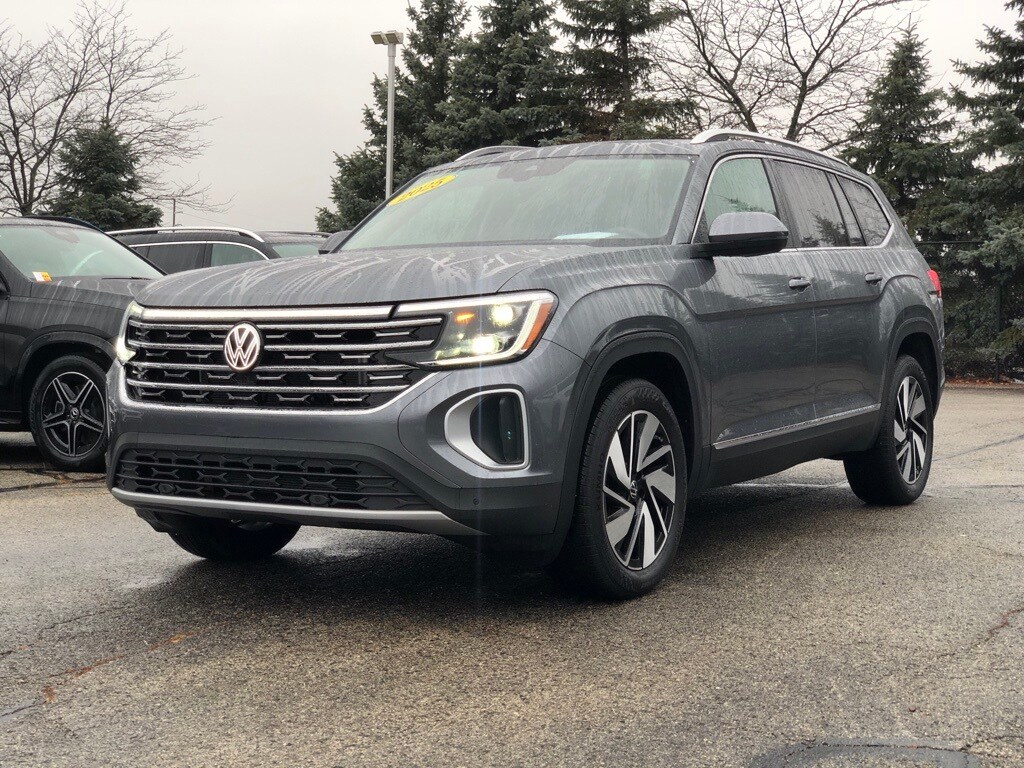 2025 Volkswagen Atlas SEL photo 3