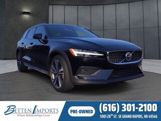 2025 Volvo V60 Cross Country B5 Plus Wagon